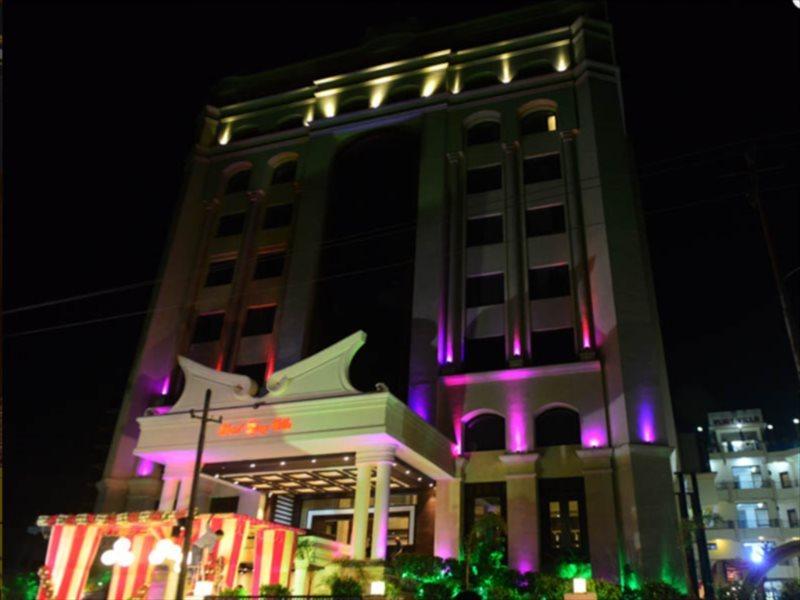 Vijay Intercontinental Hotel Канпур Екстериор снимка