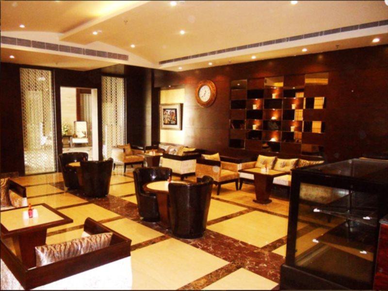 Vijay Intercontinental Hotel Канпур Екстериор снимка