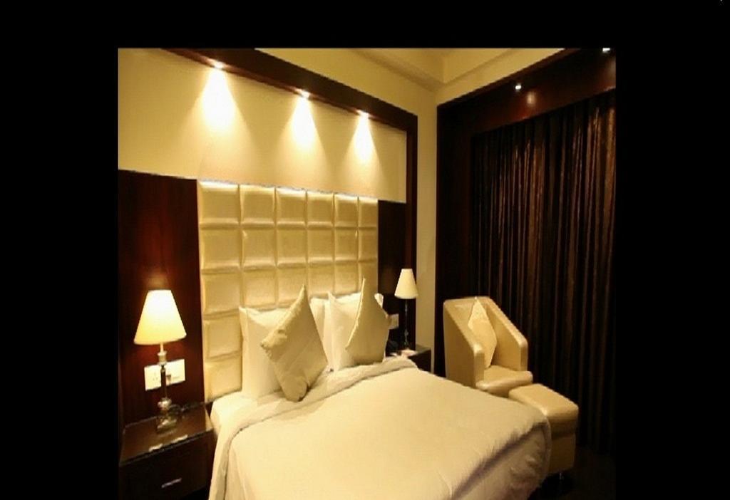 Vijay Intercontinental Hotel Канпур Екстериор снимка