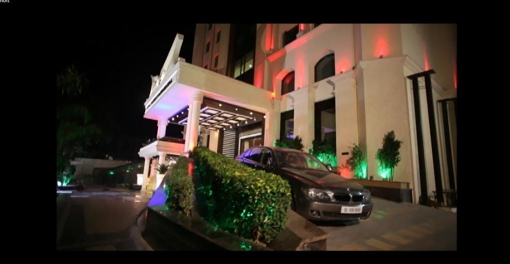 Vijay Intercontinental Hotel Канпур Екстериор снимка