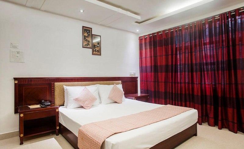 Vijay Intercontinental Hotel Канпур Екстериор снимка